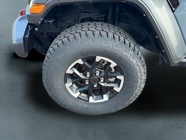 Used 2025 Jeep Wrangler Unlimited Rubicon AWD/4WD image 23