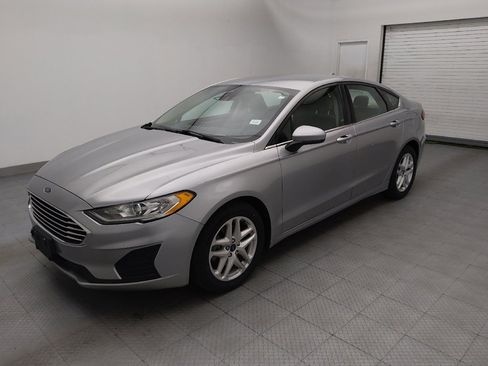 Used 2020 Ford Fusion SE FWD image 2