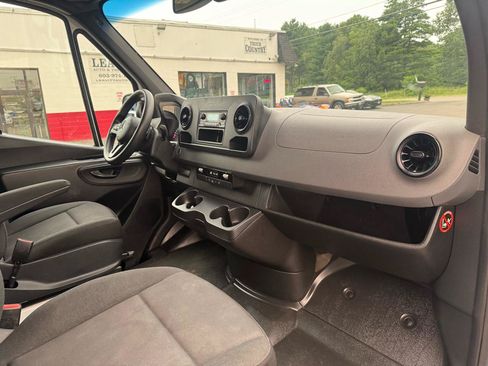 Used 2020 Mercedes-Benz Sprinter 2500 image 16