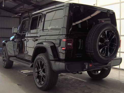 Used 2025 Jeep Wrangler Unlimited Sahara image 6