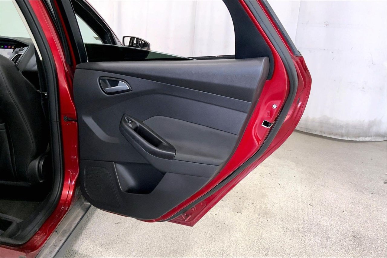 Used 2015 Ford Focus SE w/ Equipment Group 201A FWD image 23
