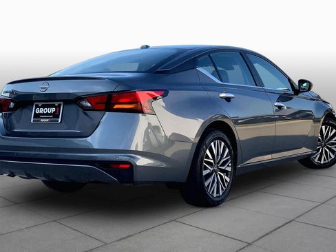 Used 2025 Nissan Altima 2.5 SV FWD image 13