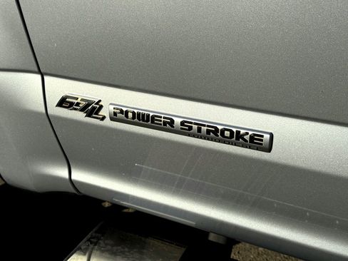 Used 2017 Ford F250 Lariat image 3