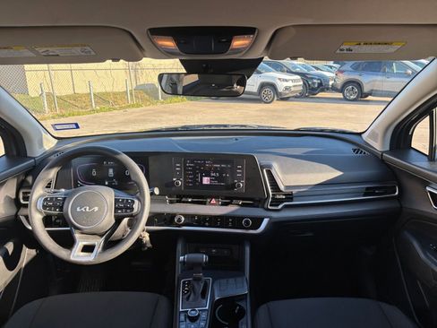 Used 2025 Kia Sportage LX image 32