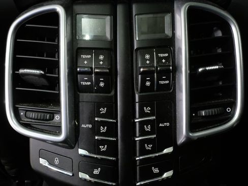 Used 2014 Porsche Cayenne Turbo image 27