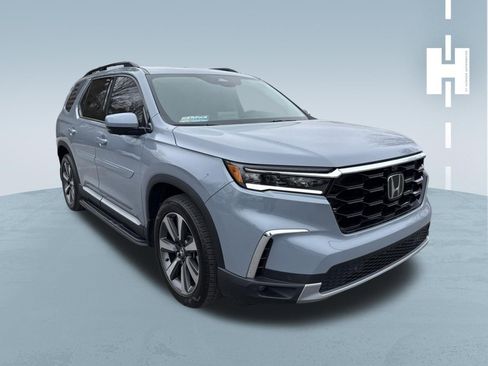 Used 2025 Honda Pilot Elite image 1