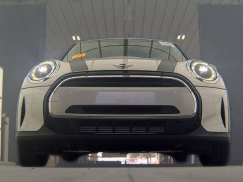 Used 2023 MINI Cooper 4-Door Hardtop w/ Signature Upholstery Package FWD image 5