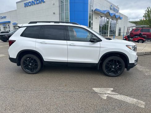 Used 2024 Honda Passport Black Edition image 2