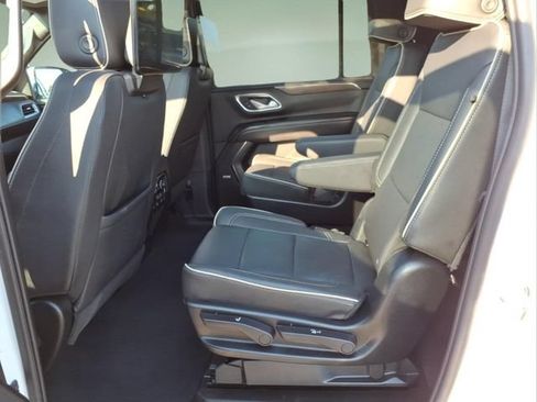Used 2023 Chevrolet Suburban Premier w/ Advanced Technology Package AWD/4WD image 12