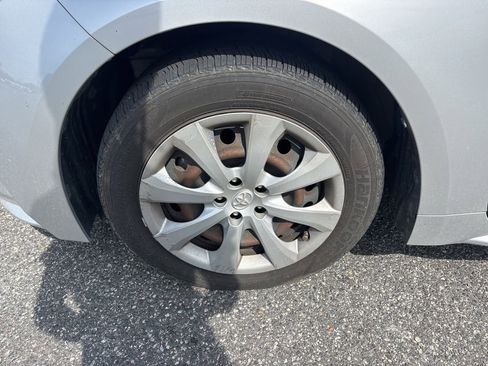 Used 2020 Toyota Corolla LE FWD image 11