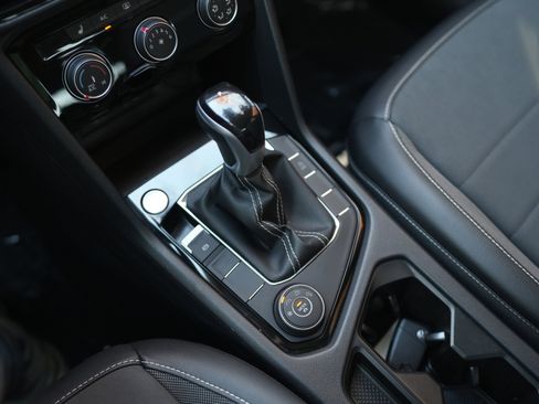 Used 2023 Volkswagen Taos SE w/ Panoramic Sunroof Package image 15