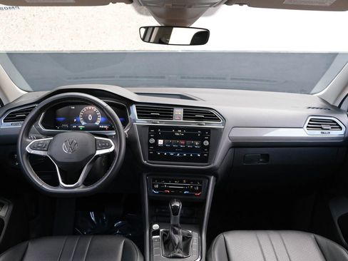 Used 2023 Volkswagen Tiguan SE image 35