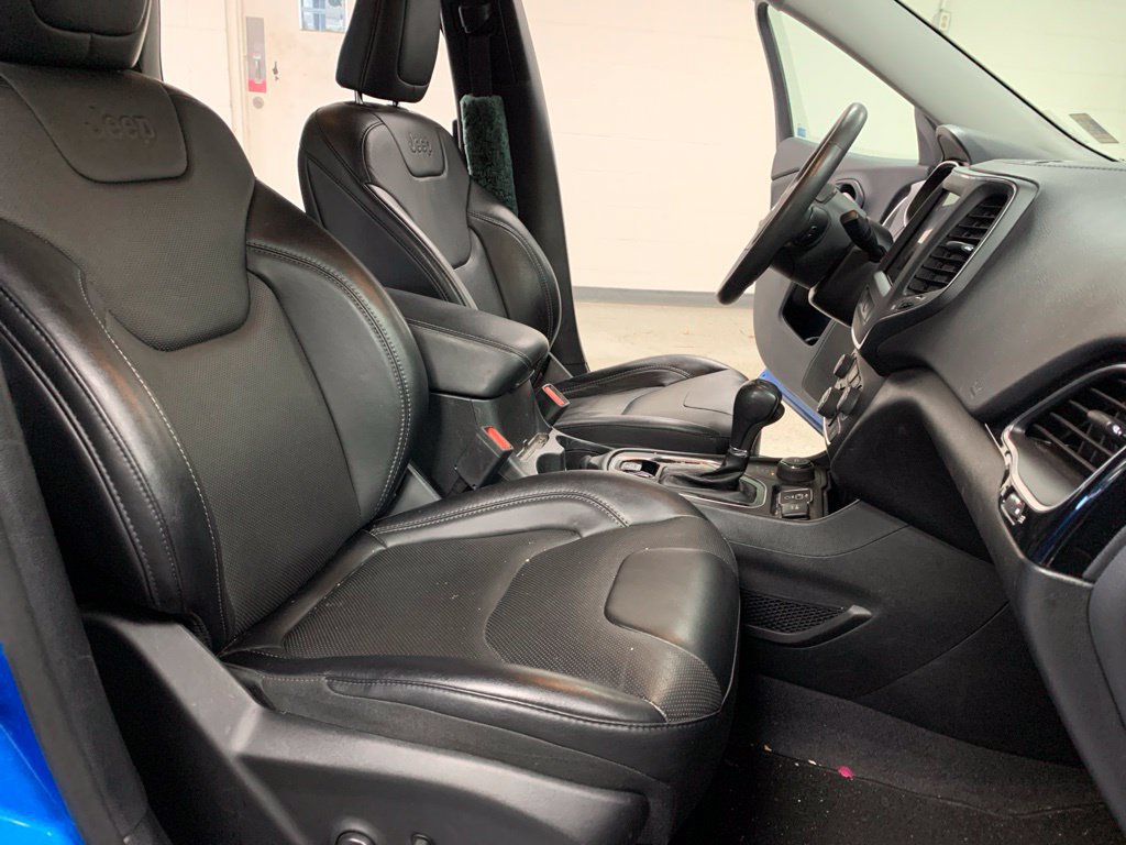 Used 2023 Jeep Cherokee Altitude Lux AWD/4WD image 5