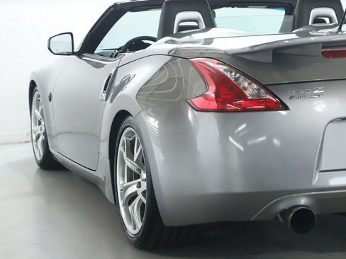 Used 2010 Nissan 370Z Roadster RWD image 39