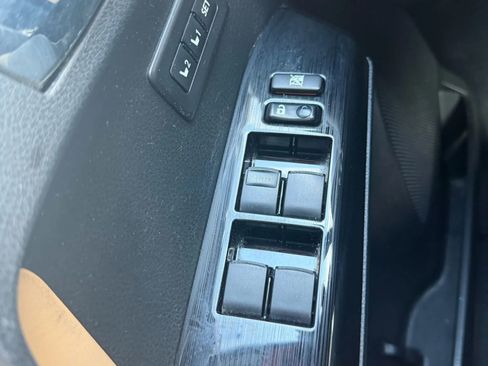 Used 2018 Toyota RAV4 Limited AWD/4WD image 21