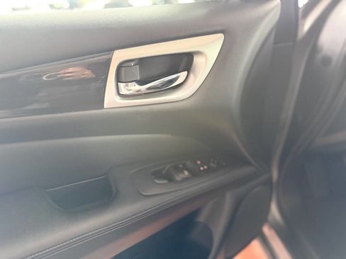 Used 2020 Nissan Pathfinder SV image 26