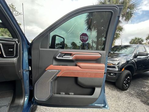 Used 2025 GMC Sierra 2500 Denali Ultimate image 28