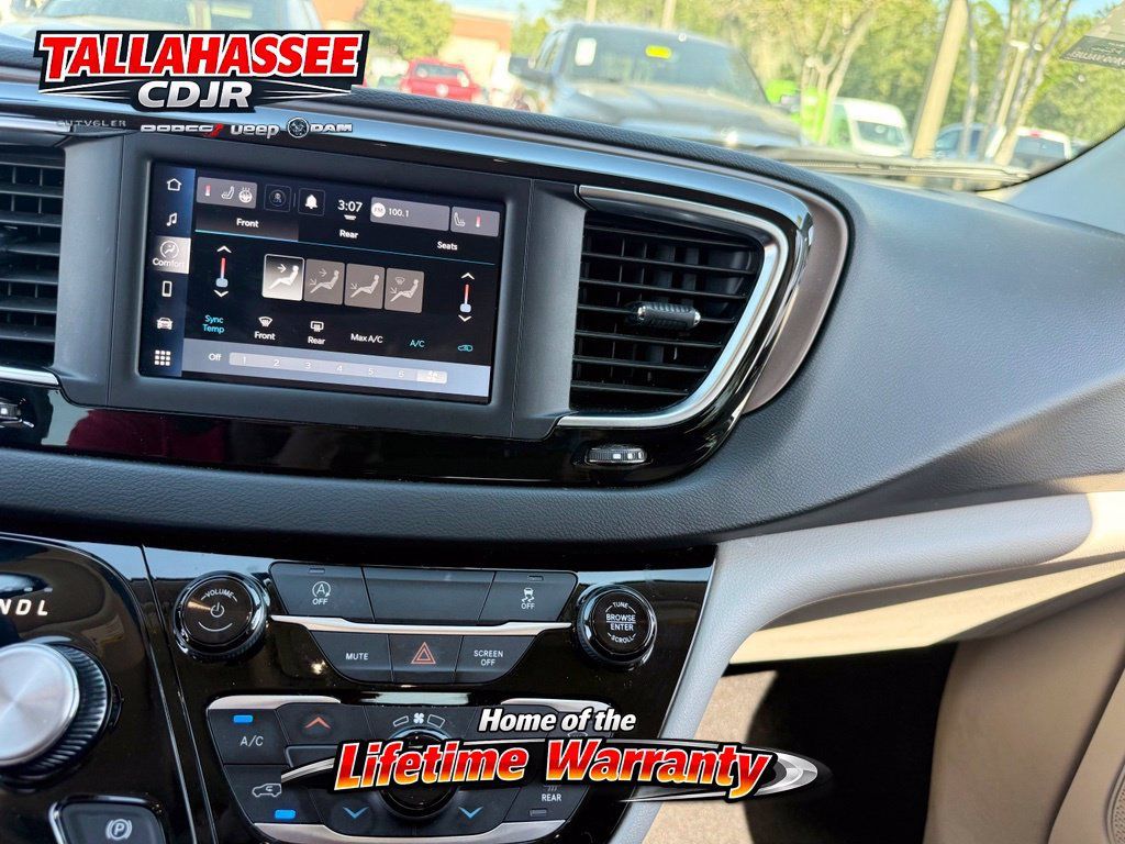 Used 2023 Chrysler Voyager LX FWD image 32