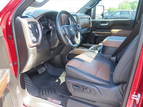Used 2023 Chevrolet Silverado 2500 High Country w/ Technology Package AWD/4WD image 9