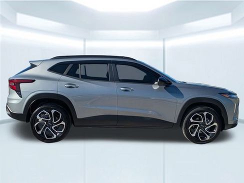 Used 2025 Chevrolet Trax RS w/ Driver Confidence Package image 7