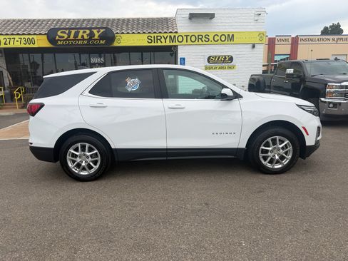 Used 2024 Chevrolet Equinox LT AWD/4WD image 2
