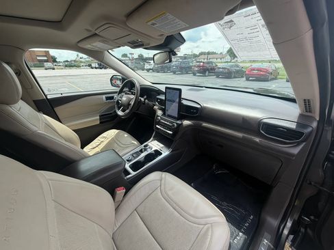 Used 2020 Ford Explorer Platinum w/ Premium Technology Package AWD/4WD image 89