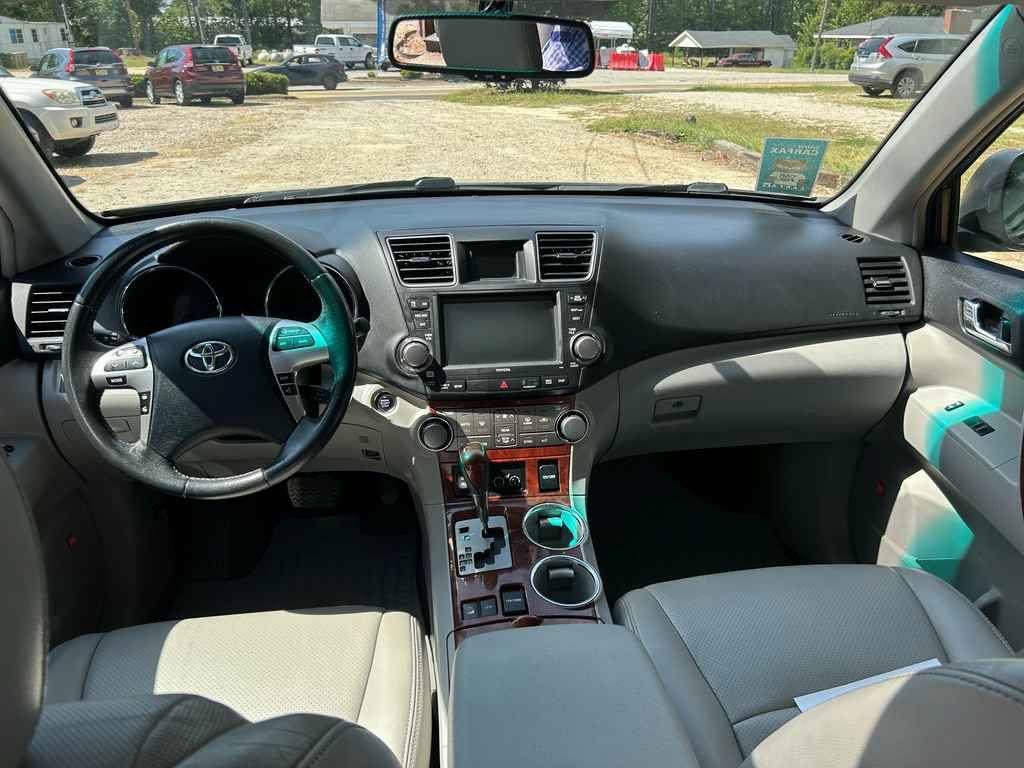 Used 2012 Toyota Highlander Limited w/ Tow Pkg AWD/4WD image 12