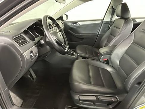 Used 2017 Volkswagen Jetta SE FWD image 11