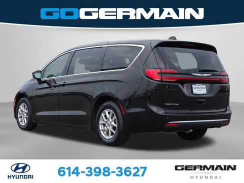 Used 2023 Chrysler Pacifica Touring-L FWD image 10