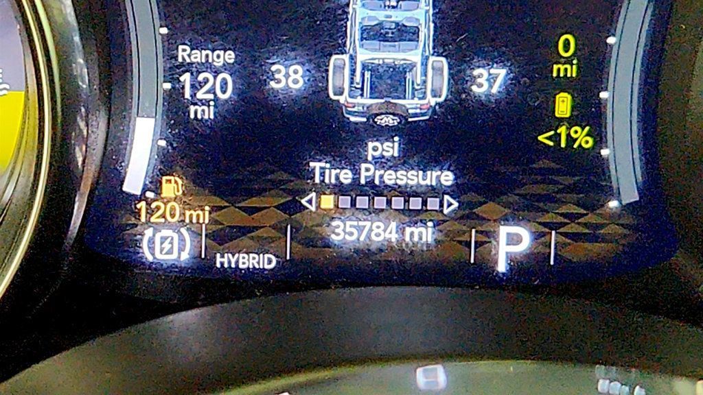 Used 2022 Jeep Wrangler Unlimited Sahara AWD/4WD image 15