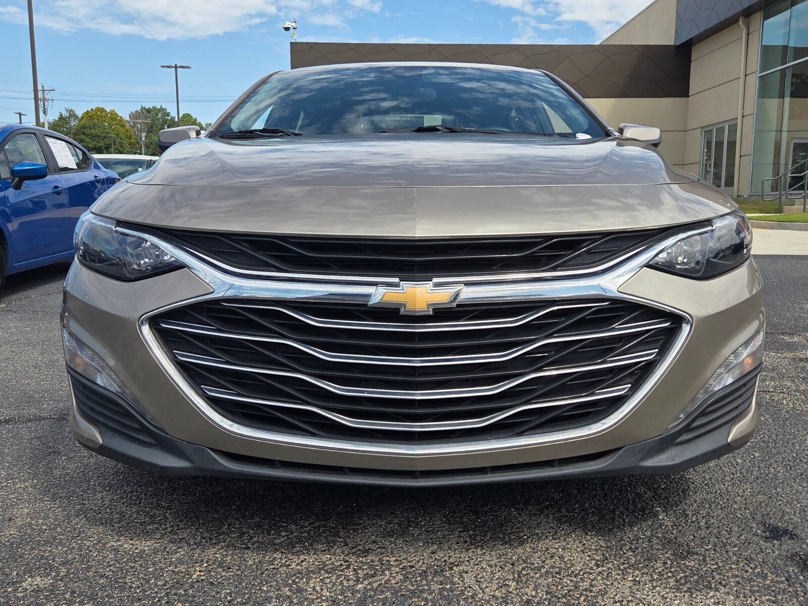 Used 2024 Chevrolet Malibu LT FWD image 2