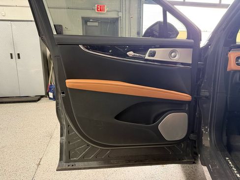 Used 2023 Lincoln Nautilus Black Label w/ Class II Trailer Tow Package AWD/4WD image 9