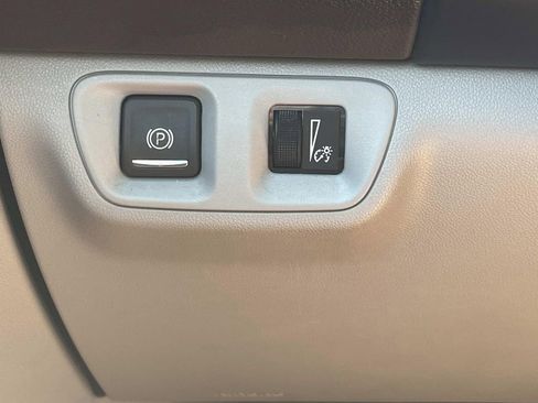 Used 2023 GMC Acadia SLT w/ Preferred Package FWD image 36