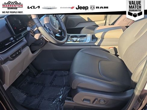Certified 2025 Kia Carnival EX FWD image 10