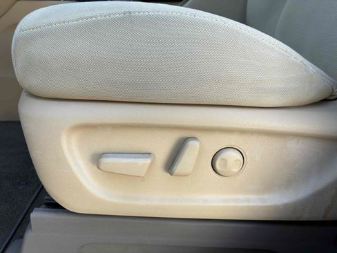 Used 2015 Kia Sedona LX w/ LX Convenience Package FWD image 41