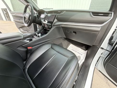 Used 2024 Jeep Grand Cherokee L Limited image 33