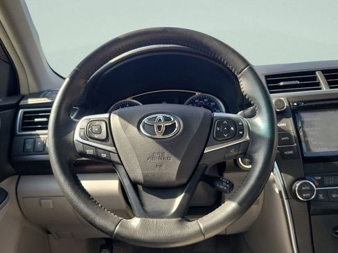 Used 2016 Toyota Camry XLE w/ Moonroof Package FWD image 11
