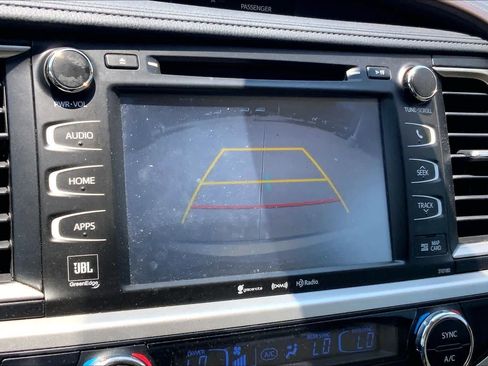 Used 2017 Toyota Highlander Limited FWD image 29