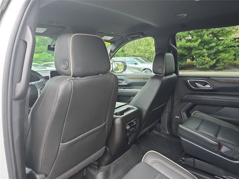 Used 2022 Chevrolet Suburban Premier AWD/4WD image 16