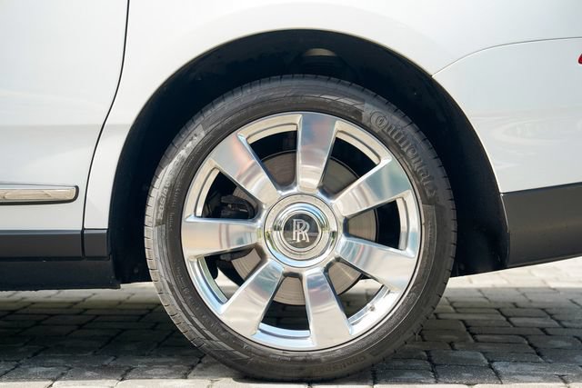 Used 2022 Rolls-Royce Cullinan AWD/4WD image 16