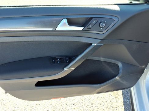 Used 2018 Volkswagen GTI SE image 15