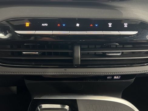 Used 2025 Buick Enclave Sport Touring FWD image 17