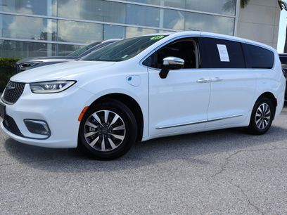 Used 2023 Chrysler Pacifica Limited