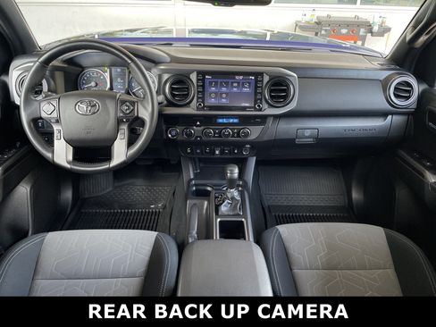 Used 2022 Toyota Tacoma TRD Off-Road image 4