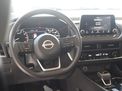 Used 2023 Nissan Rogue SV AWD/4WD image 18