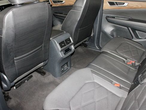 Used 2024 Volkswagen Atlas SE AWD/4WD image 21