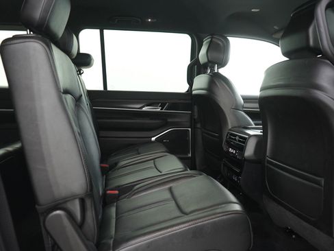 Used 2023 Jeep Wagoneer Series II AWD/4WD image 12