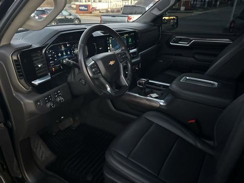 Used 2022 Chevrolet Silverado 1500 LTZ w/ LTZ Premium Package image 15