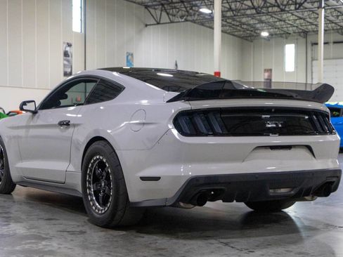 Used 2016 Ford Mustang GT RWD image 4