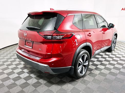 Used 2025 Nissan Rogue SL image 3